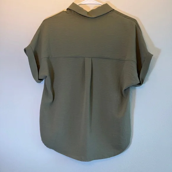 Monteau Size Small Relaxed Olive Green Button-Front Short Sleeve Shirt - Picture 2 of 6